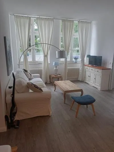 Image 2 of 1 Zimmer-Apartment 21 Saseler Markt Erdgeschoss