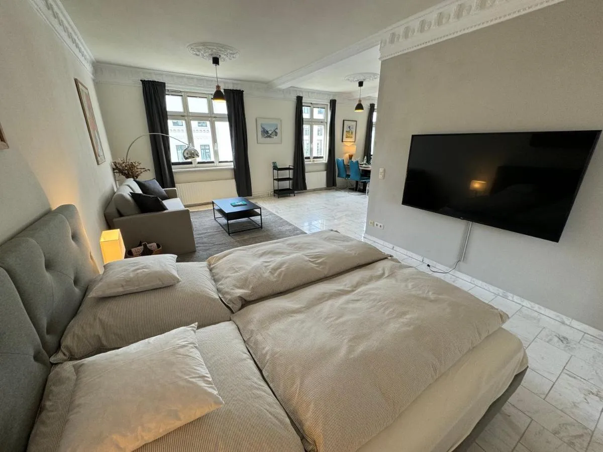 Image 4 of Art Apartments
