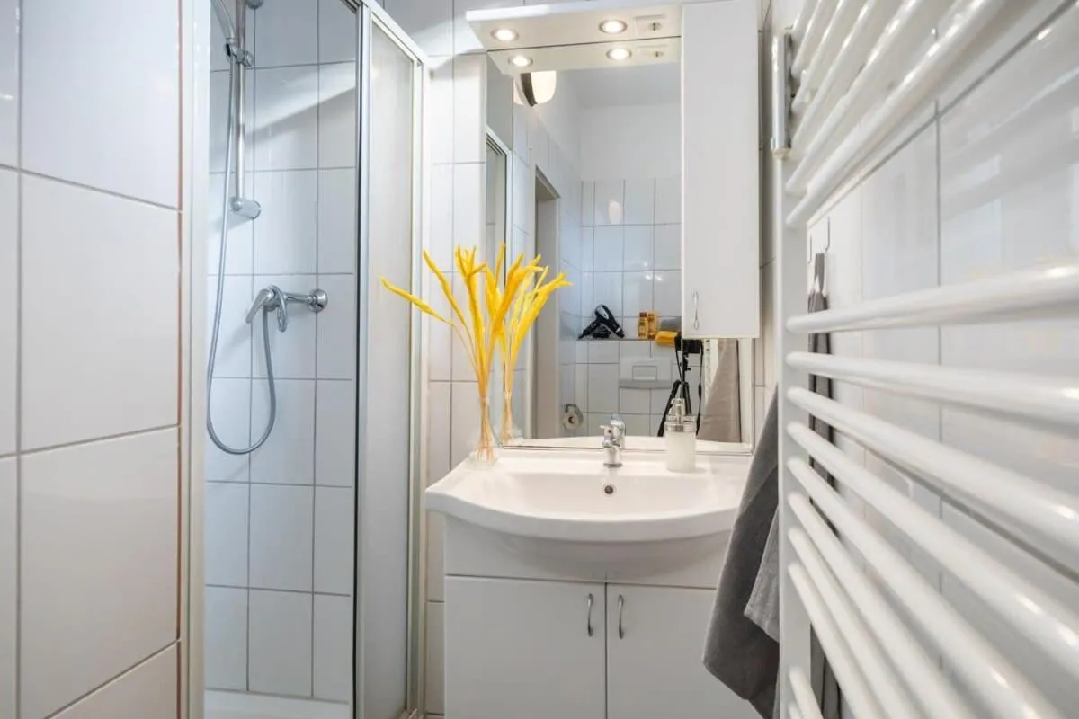 Image 2 of Beautiful 2 Bedroom Apartment incl Parking