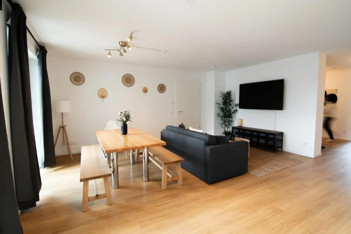 Image of Central Apartment 4 Bedrooms for up to 12 Guests