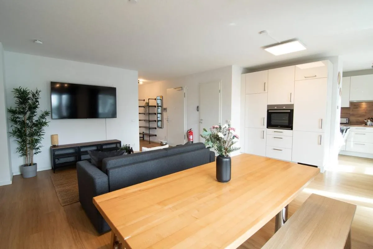 Image 2 of Central Apartment 4 Bedrooms for up to 12 Guests