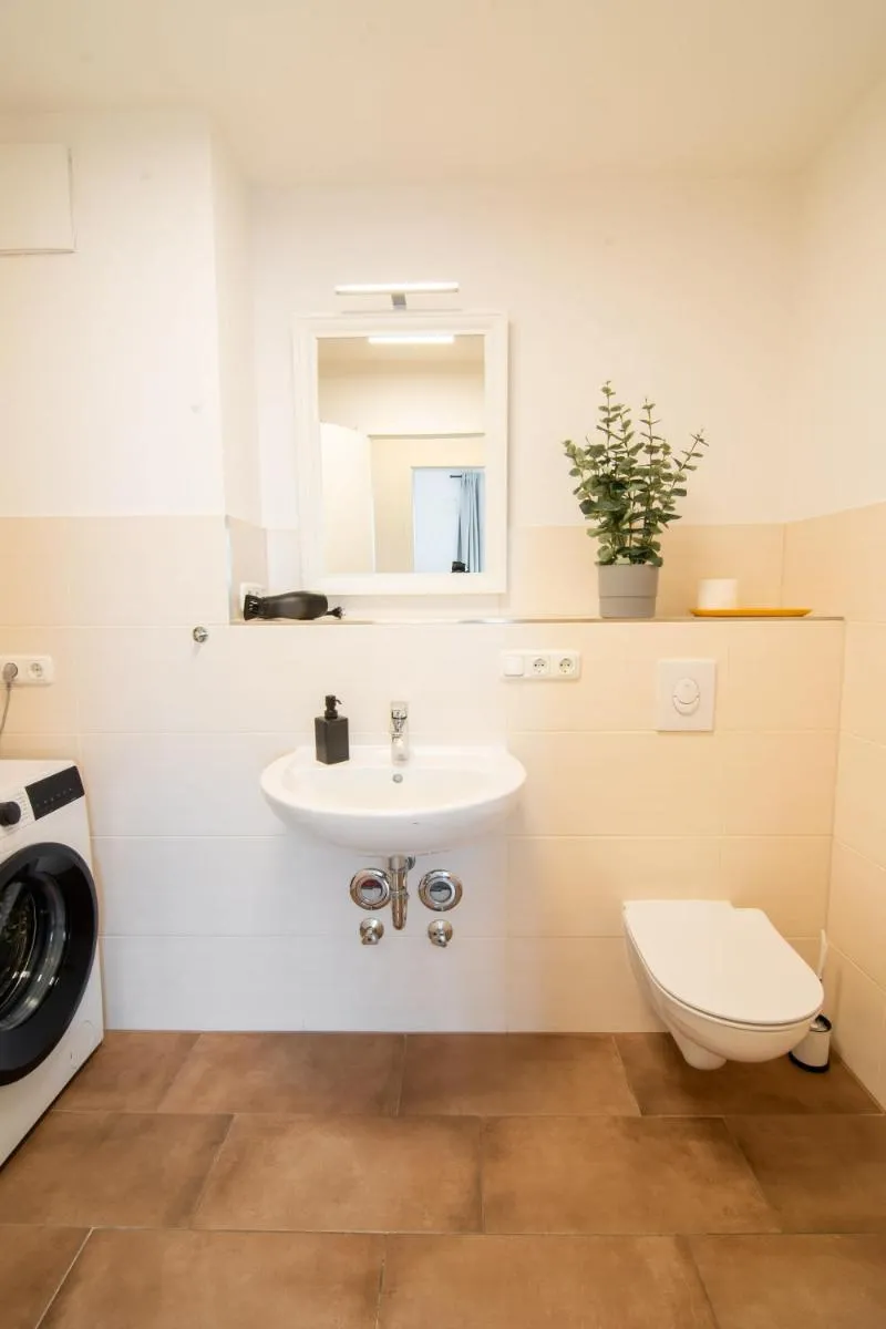 Image 3 of Central Apartment 4 Bedrooms for up to 12 Guests