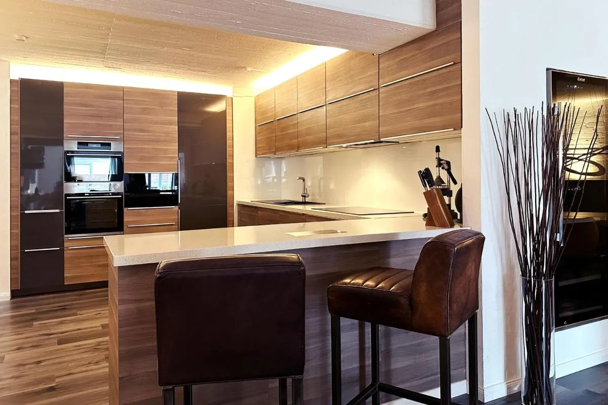 Image 1 of Exklusives Hafen-Appartement mit Whirlpool, kleiner Wasserterasse, City-Nah & eigenem Parkplatz