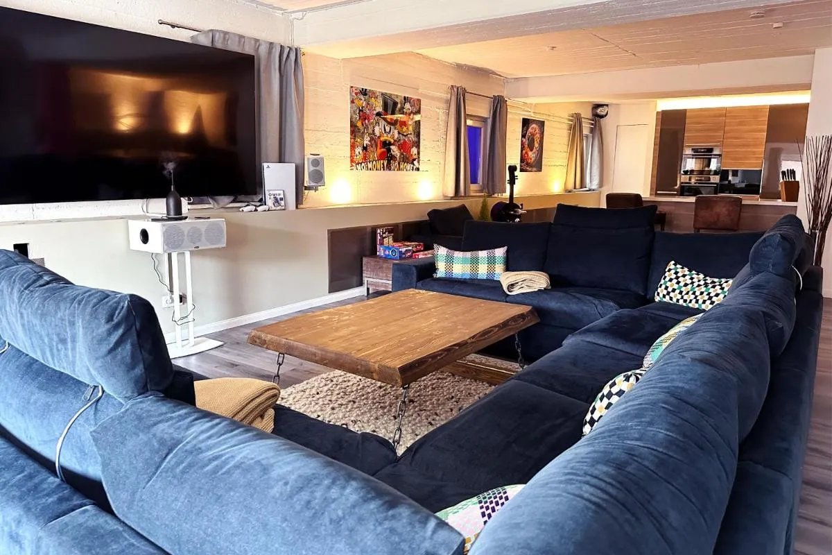 Image 2 of Exklusives Hafen-Appartement mit Whirlpool, kleiner Wasserterasse, City-Nah & eigenem Parkplatz