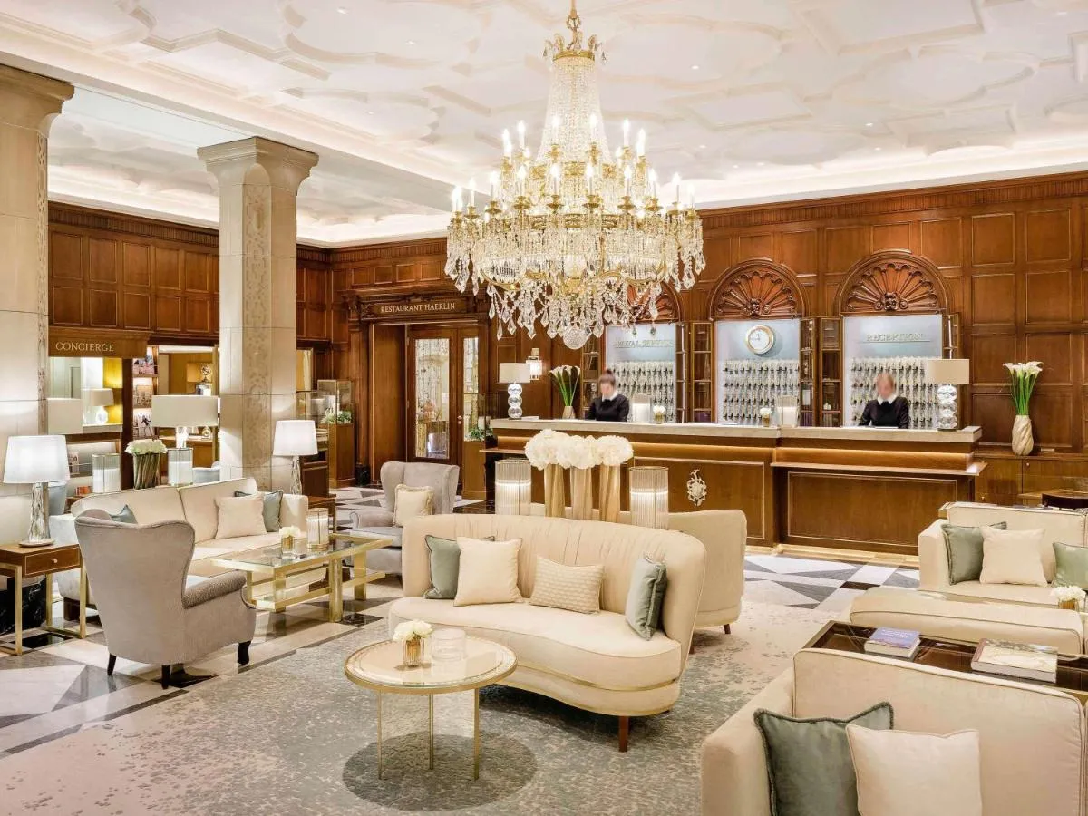 Image 1 of Fairmont Hotel Vier Jahreszeiten, Hotel des Jahres 2023 & 2024- Die 101 Besten