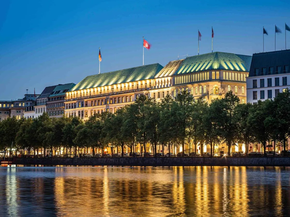 Image 2 of Fairmont Hotel Vier Jahreszeiten, Hotel des Jahres 2023 & 2024- Die 101 Besten