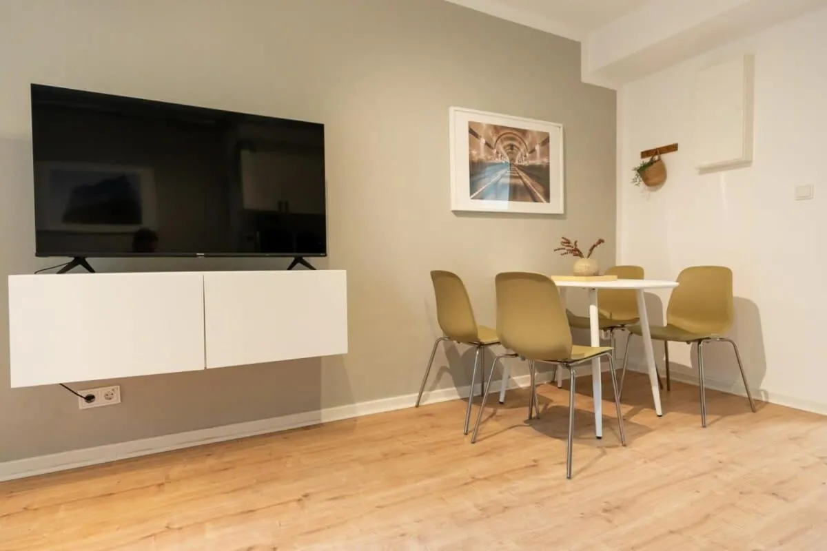 Image 4 of Hamburg City Apartment for 4