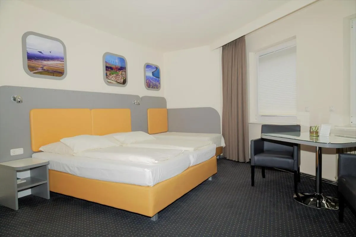 Image 1 of Hotel Cockpit