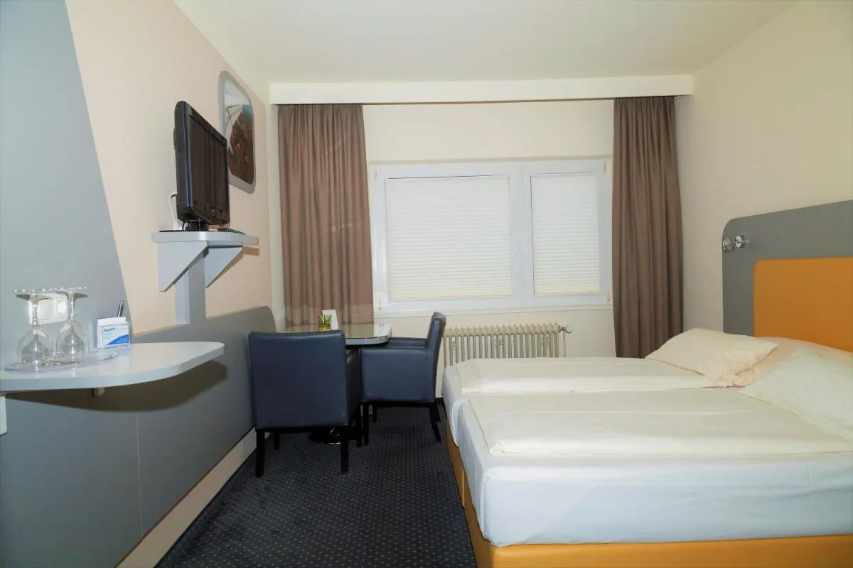Image 6 of Hotel Cockpit