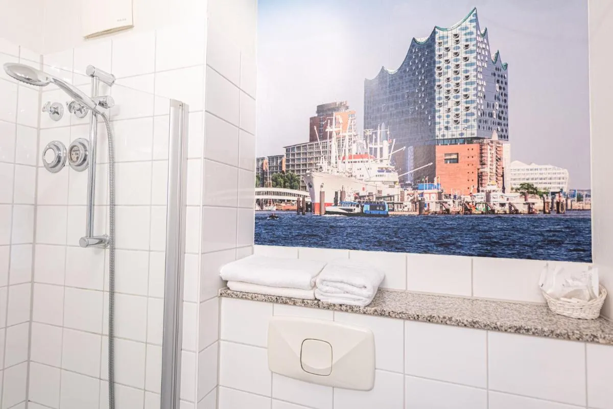 Image 2 of Hotel Hanseport Hamburg
