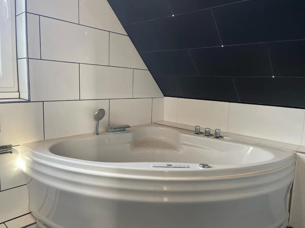 Image 1 of InselSuites FinkenNest Airbus Finkenkwerder 125 m2 Kamin Whirpool