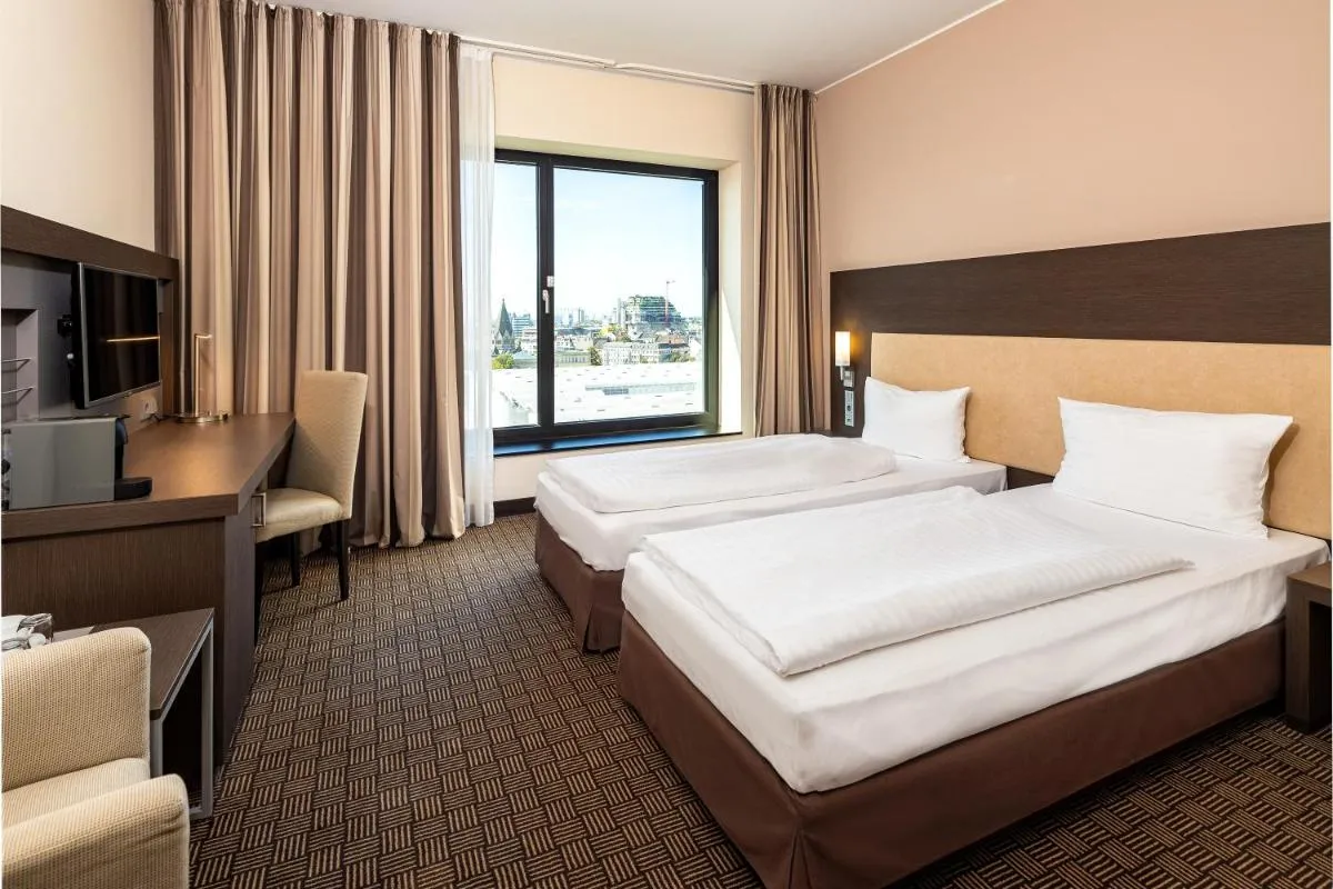 Image 1 of IntercityHotel Hamburg Dammtor-Messe