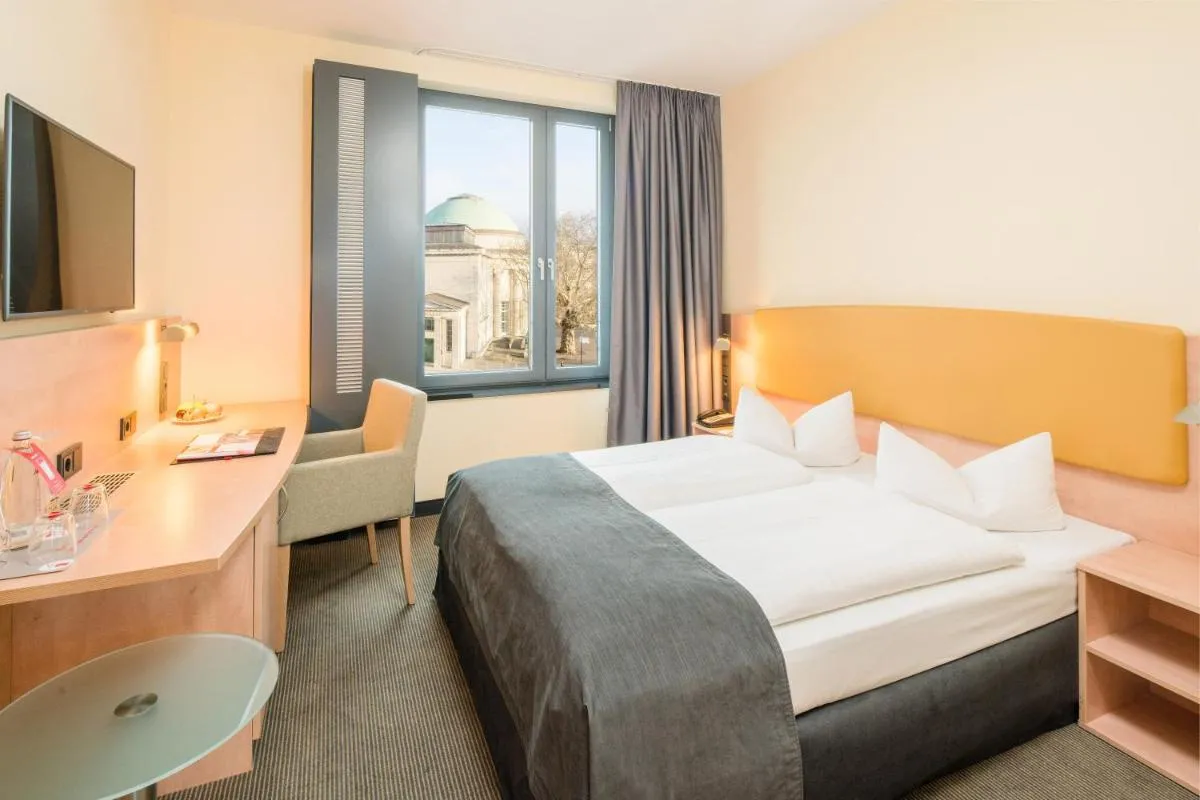 Image 1 of IntercityHotel Hamburg Hauptbahnhof