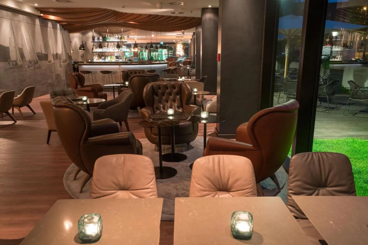 Image 2 of Motel One Hamburg-Alster