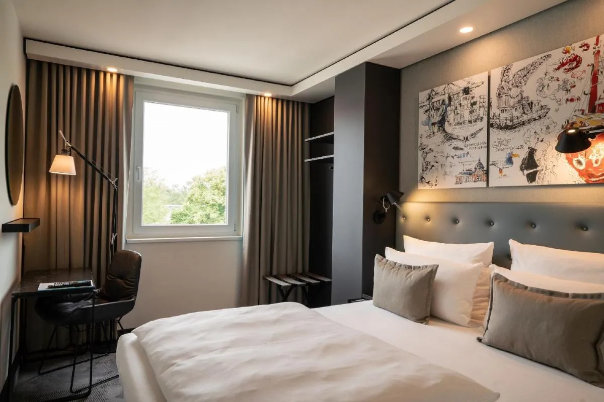 Image 1 of Motel One Hamburg-Altona