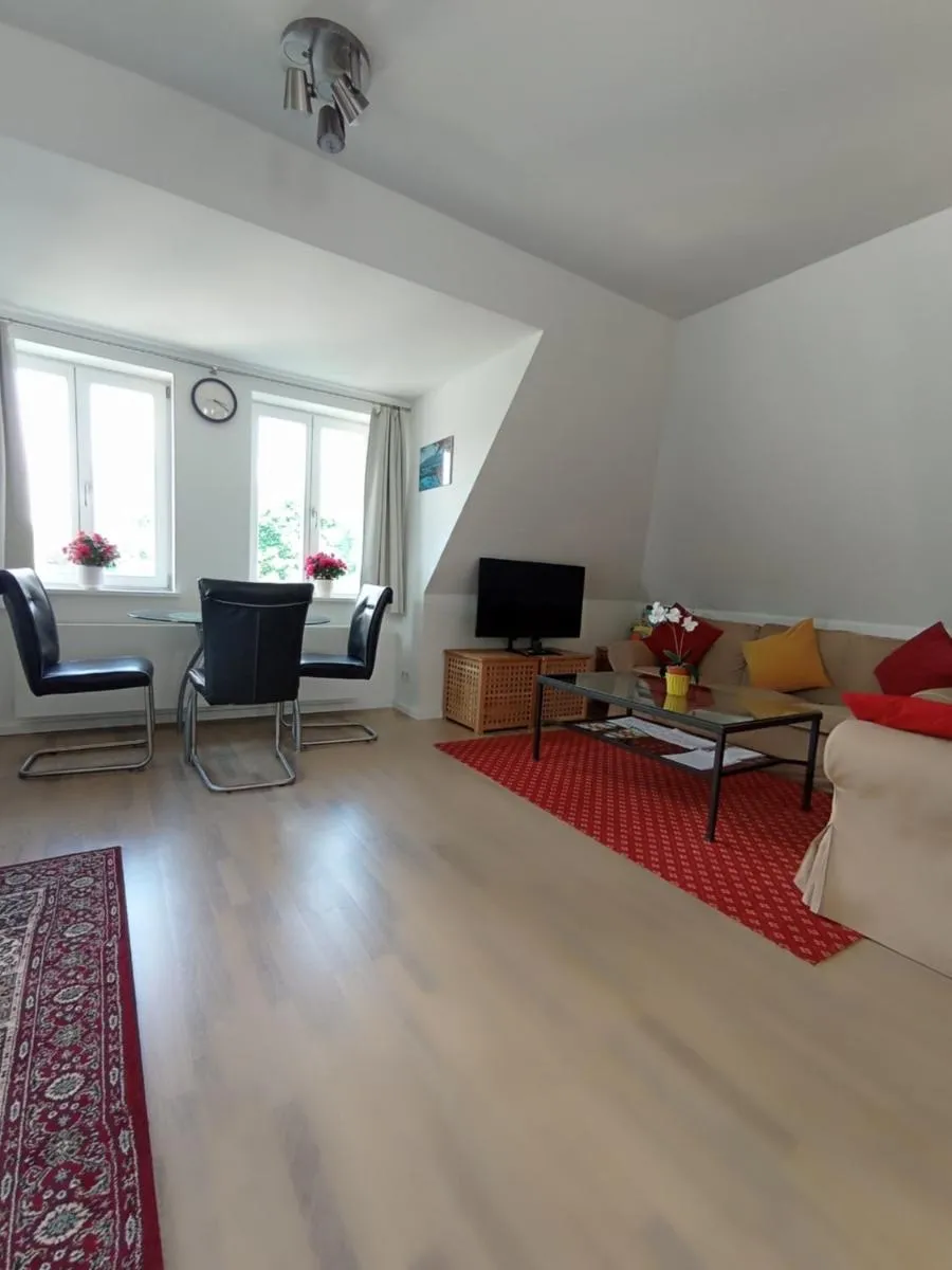 Image 4 of Peaceful Apartment- 3 Zi- Loggia & Garden in Blankenese-