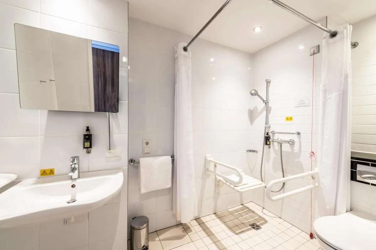 Image 2 of Premier Inn Hamburg City Alster