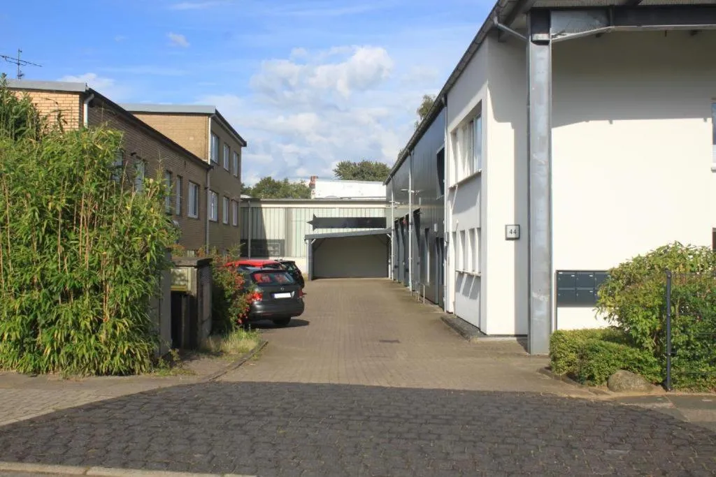 Image 5 of R B Apartment Hamburg Business am Flughafen für 1-5 Personen – ideal für Geschäftsreisende und Familien – Küche – Waschtrockner – Smart TV