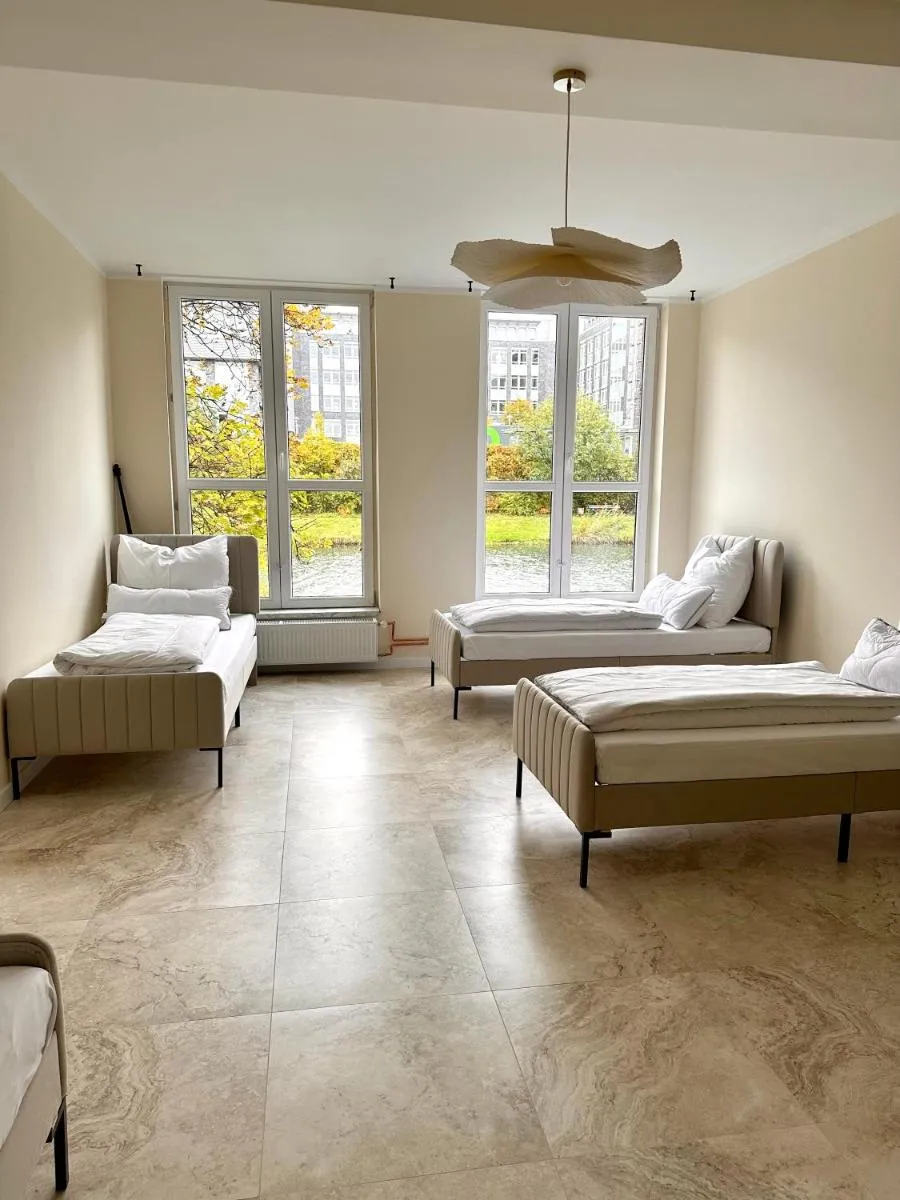 Image 4 of Sanierte 5 Zimmer Luxus Standard Apartment auf 350qm