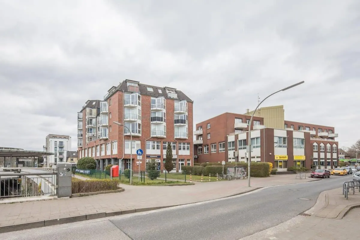 Image 5 of Spacious 2 BR Apartment Hamburg