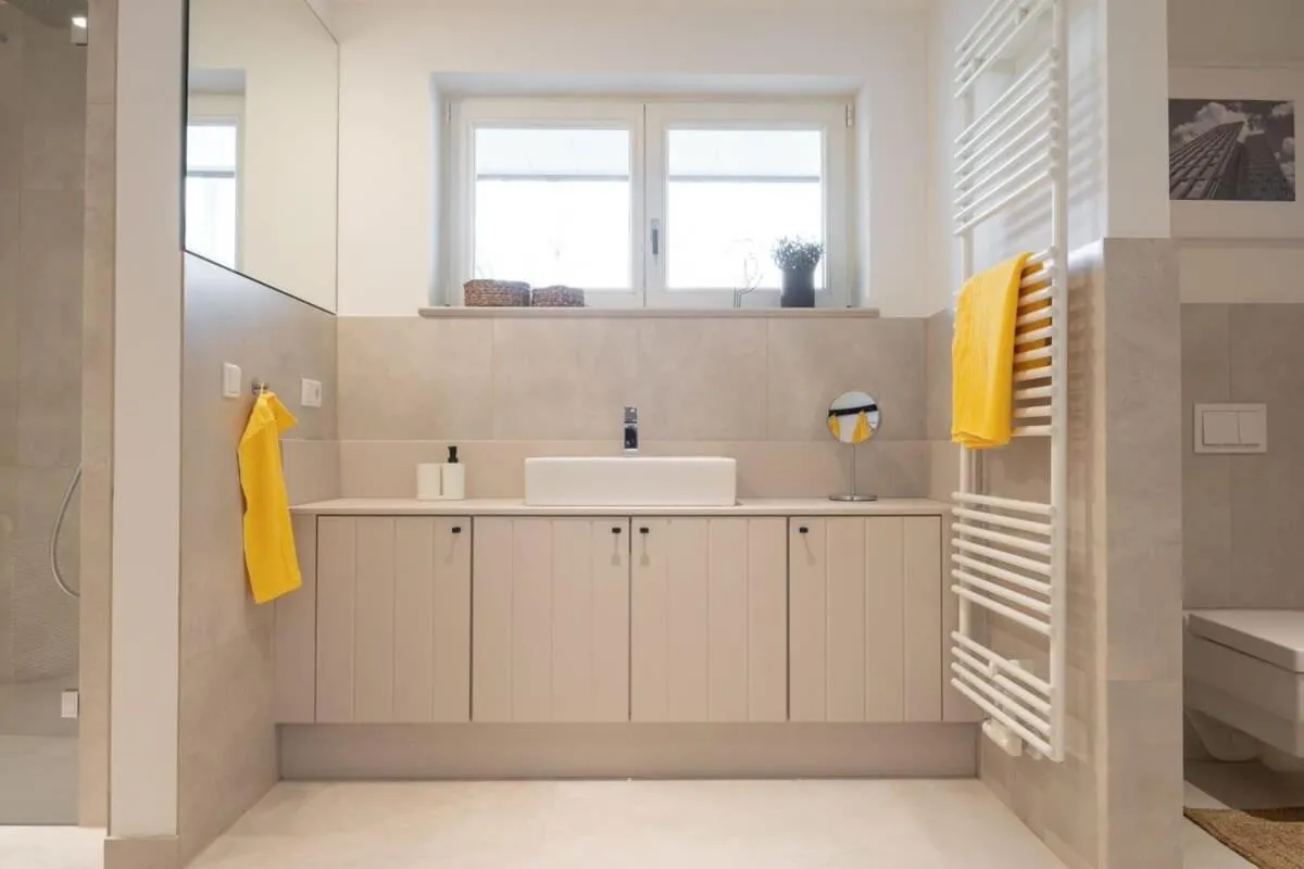 Image 2 of Spacious 3-bedroom apartment near Eilbekpark