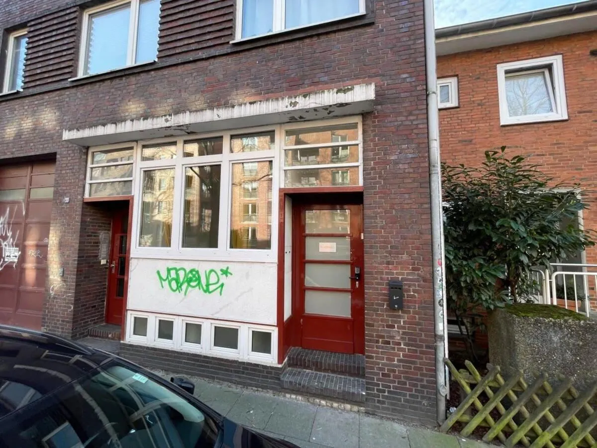 Image 2 of Spacious Apt for 8 in great location