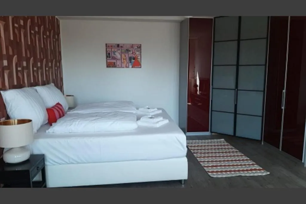 Image 1 of Studio-Apartment Rockabilly 45 Citynah 60er Style
