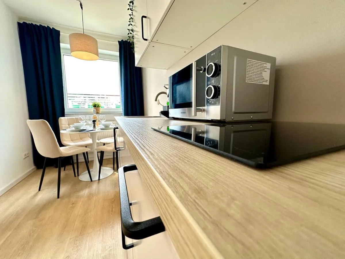 Image 3 of Stylisches 2-Zimmer Ambient Apartment in Alsternähe mit Kingsize-Bett & Schlafsofa
