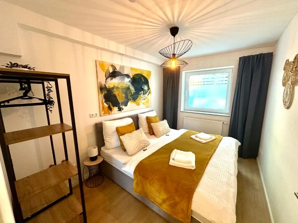 Image of Stylisches 2-Zimmer Ambient Apartment in Alsternähe mit Kingsize-Bett & Schlafsofa