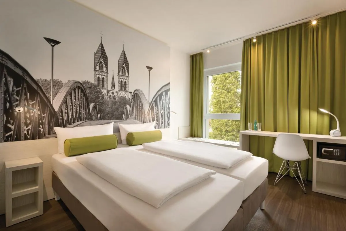 Image 1 of Super 8 by Wyndham Hamburg Mitte