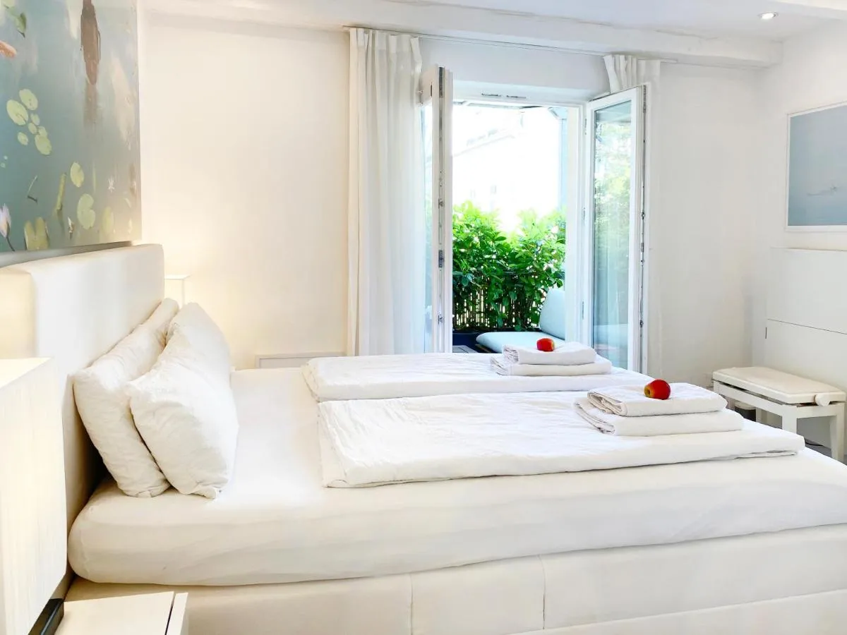 Image 6 of White Apartment Hamburg