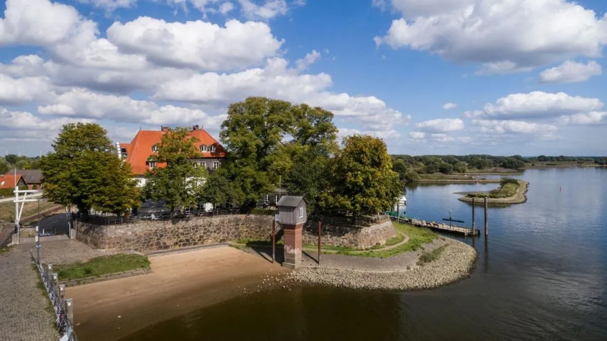 Image 2 of Zollenspieker Fährhaus
