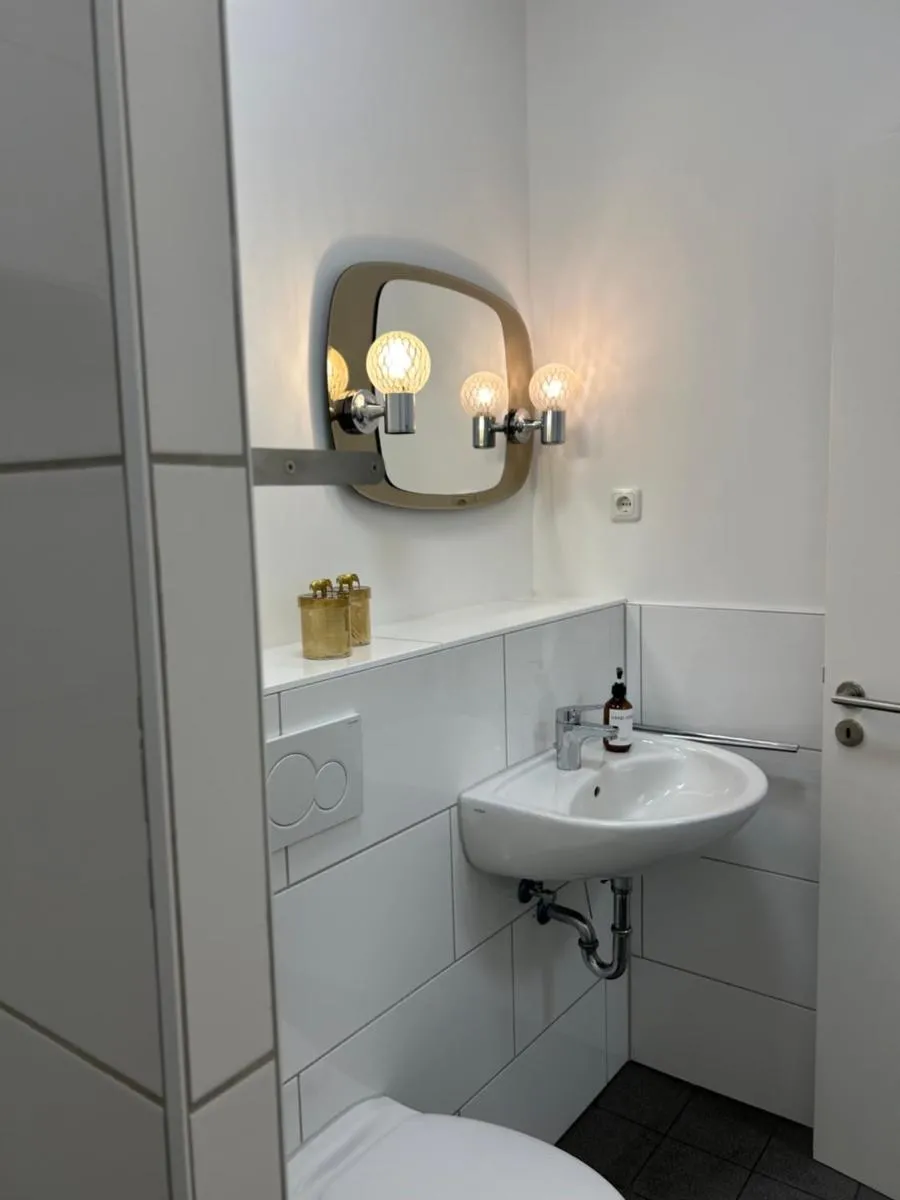 Image 1 of 35 qm großes Apartment mit eigenem Badezimmer in den Elbvororten