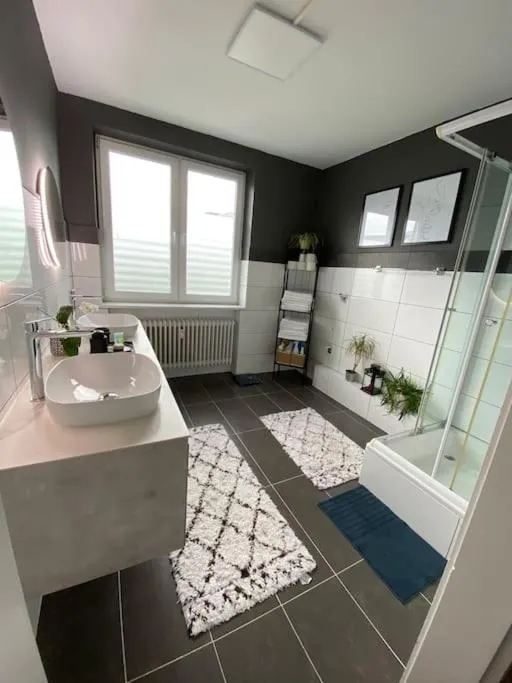 Image 6 of Apartment City Süd- 5 Zimmer_15 Personen _ Komplett_eingerichtet