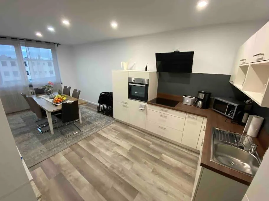 Image 1 of Apartment City Süd- 5 Zimmer_15 Personen _ Komplett_eingerichtet