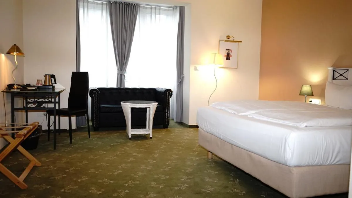 Image 6 of Entrée Groß Borstel Garni Hotel