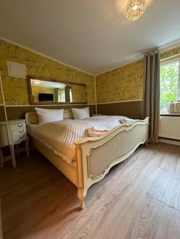 Image 3 of Ferienwohnung 28 am Saseler Markt 4 Schlafzimmer renoviert