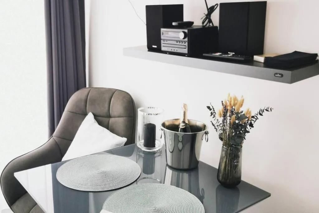 Image of HH 02 by ROCKCHAIR – SUPERHOST Status – Modernes Apartment mit sonnigem Balkon & premium Boxspringbetten in Winterhude – Hamburg Top Geheimtipp