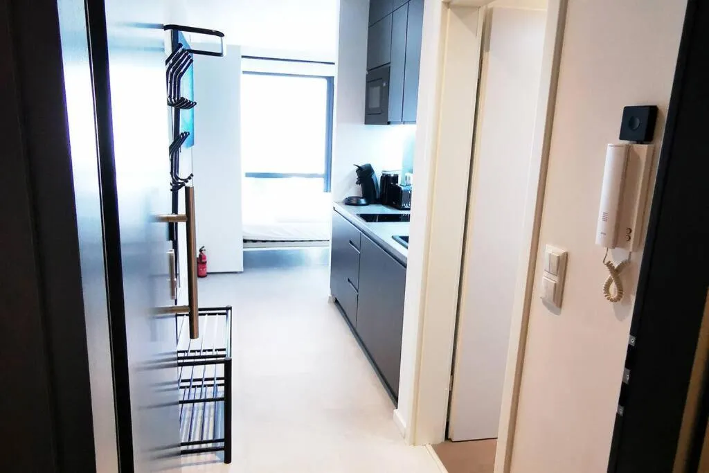 Image 2 of HH 02 by ROCKCHAIR – SUPERHOST Status – Modernes Apartment mit sonnigem Balkon & premium Boxspringbetten in Winterhude – Hamburg Top Geheimtipp