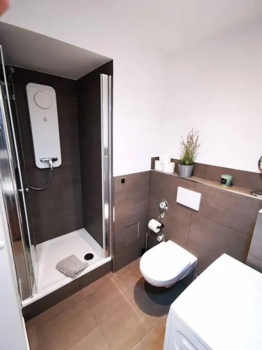 Image 3 of HH 02 by ROCKCHAIR – SUPERHOST Status – Modernes Apartment mit sonnigem Balkon & premium Boxspringbetten in Winterhude – Hamburg Top Geheimtipp