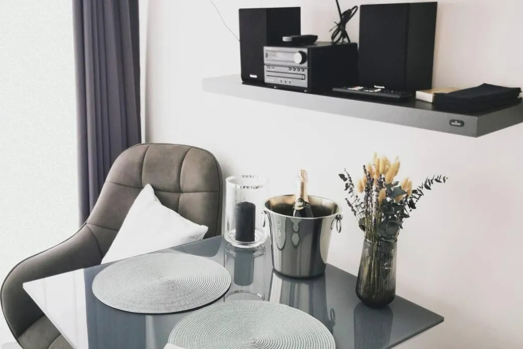Image 5 of HH 02 by ROCKCHAIR – SUPERHOST Status – Modernes Apartment mit sonnigem Balkon & premium Boxspringbetten in Winterhude – Hamburg Top Geheimtipp
