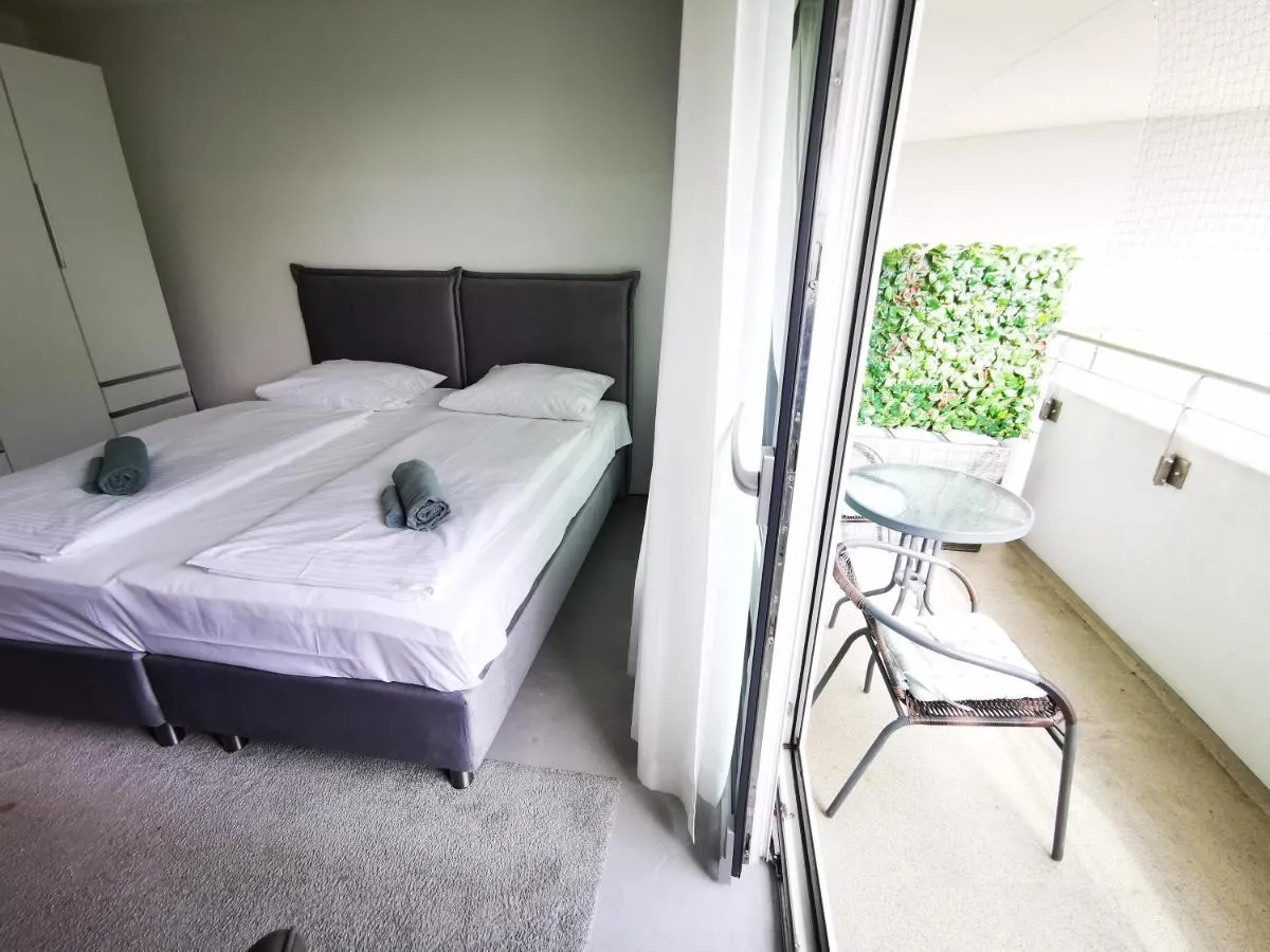 Image 4 of HH 03 by ROCKCHAIR – SUPERHOST Status – Modernes Apartment mit sonnigem Balkon & premium Boxspringbetten in Winterhude – Hamburg Top Geheimtipp