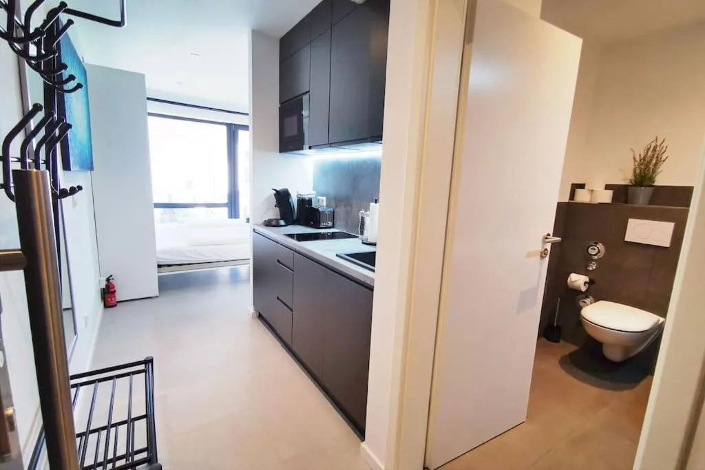 Image 2 of HH 04 by ROCKCHAIR – SUPERHOST Status – Modernes Apartment mit sonnigem Balkon & premium Boxspringbetten in Winterhude – Hamburg Top Geheimtipp
