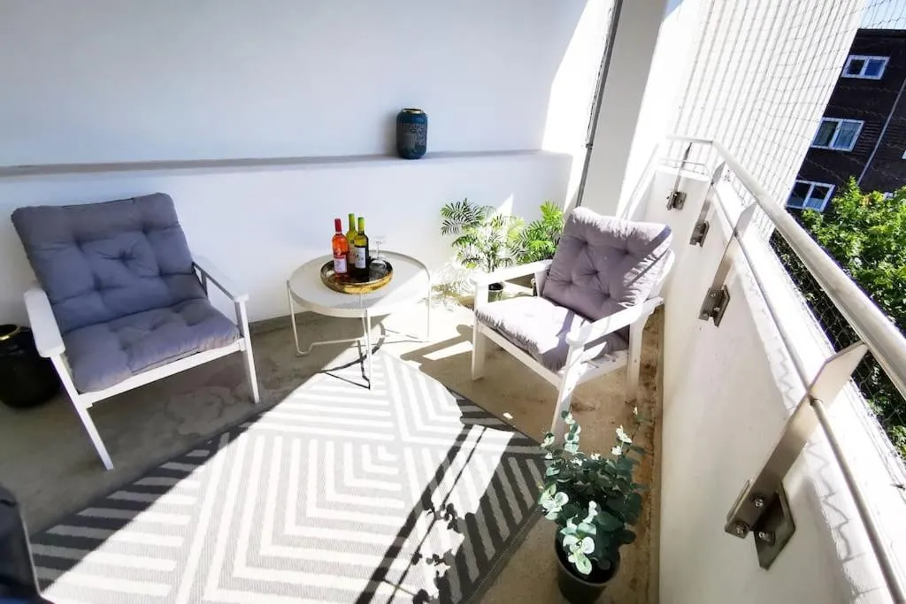 Image of HH 04 by ROCKCHAIR – SUPERHOST Status – Modernes Apartment mit sonnigem Balkon & premium Boxspringbetten in Winterhude – Hamburg Top Geheimtipp