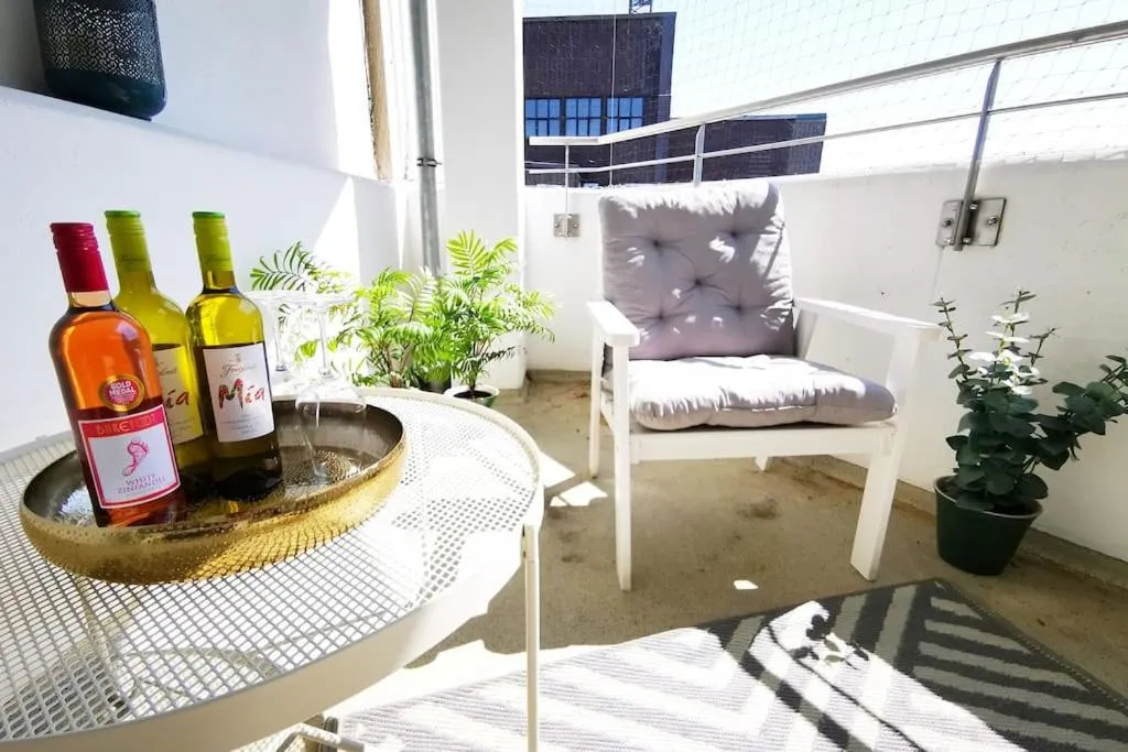 Image 6 of HH 04 by ROCKCHAIR – SUPERHOST Status – Modernes Apartment mit sonnigem Balkon & premium Boxspringbetten in Winterhude – Hamburg Top Geheimtipp