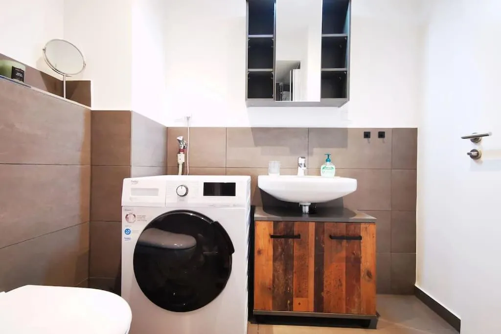 Image 5 of HH 06 by ROCKCHAIR – SUPERHOST Status – Modernes Apartment mit sonnigem Balkon & premium Boxspringbetten in Winterhude – Hamburg Top Geheimtipp