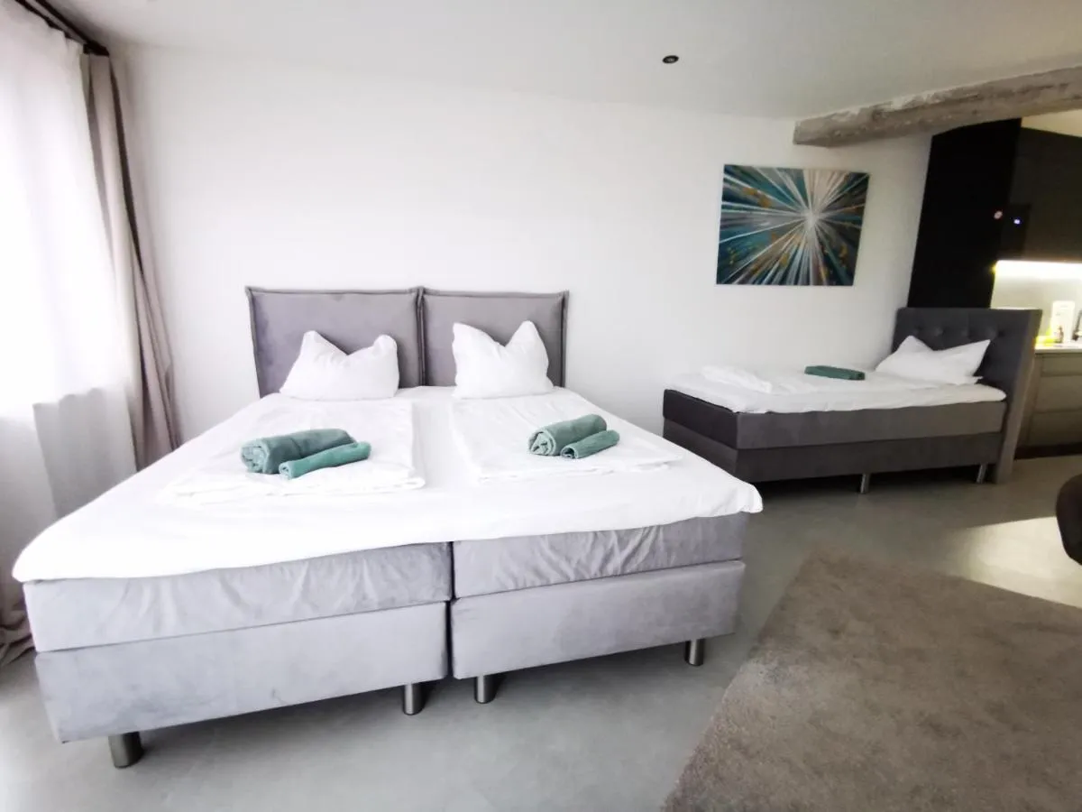 Image 1 of HH 06 by ROCKCHAIR – SUPERHOST Status – Modernes Apartment mit sonnigem Balkon & premium Boxspringbetten in Winterhude – Hamburg Top Geheimtipp