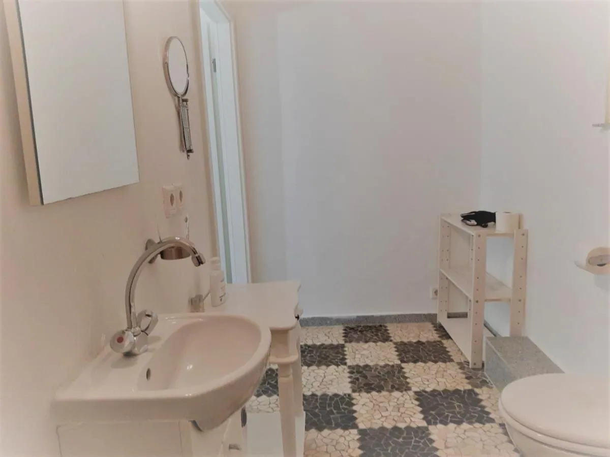 Image 6 of Mehrbett-Apartment 2 Citynah, einfache Ausstattung