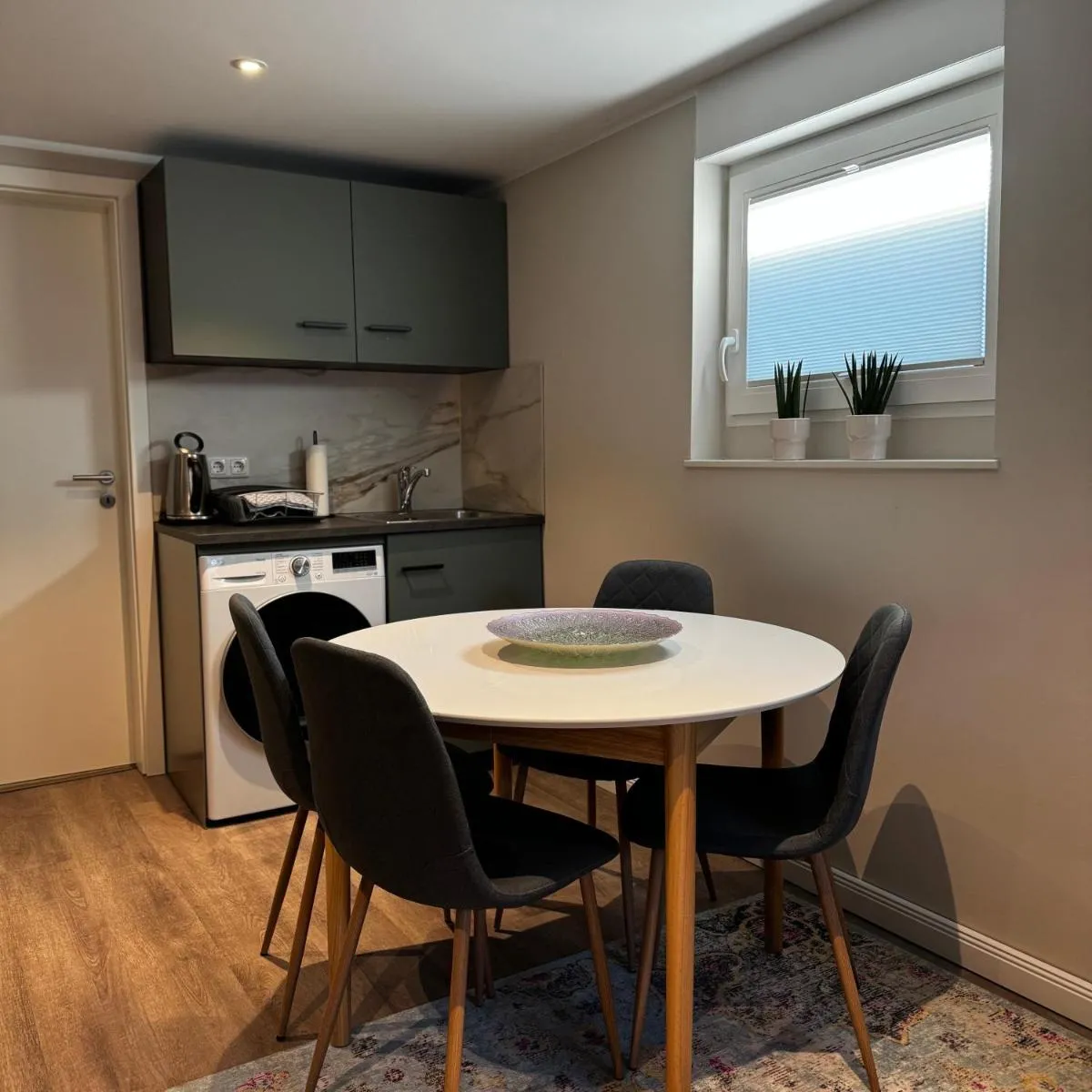 Image 4 of Modernes & Komfortables 1 Zimmer-Souterrain-Apartment