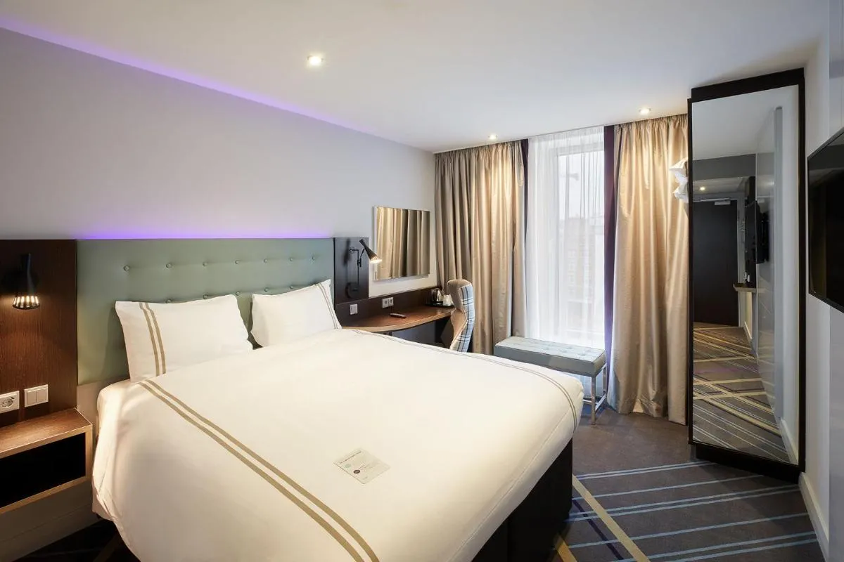 Image 6 of Premier Inn Hamburg City Zentrum
